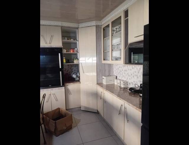 4 BEDROOM HOUSE FOR SALE IN GELUKSDAL